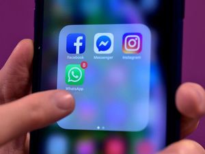 Supporting image for story: Facebook: Backdoor to encrypted messaging apps would be gift to criminals