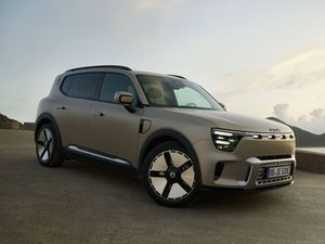 Supporting image for story: Smart reveals its biggest car yet with the #5