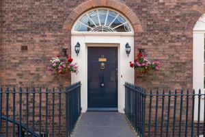 The Crescent, Town Walls