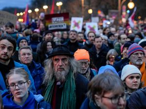 Supporting image for story: Thousands protest against rise of German far-right ahead of general election