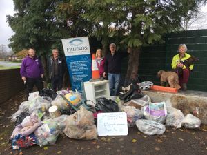 Supporting image for story: More than 60 brave the cold to clean Shifnal's streets