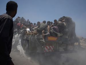 Supporting image for story: Starmer to hold emergency talks on Gaza with France and Germany