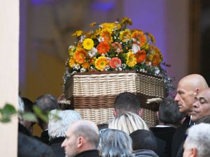 Supporting image for story: France bids adieu to Brigitte Bardot with funeral and public homage