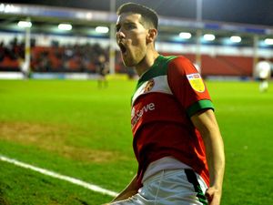 Supporting image for story: Walsall 2-1 Oldham - Report