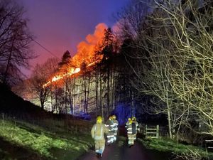 Supporting image for story: Dramatic photos show extent of wildfire near Church Stretton