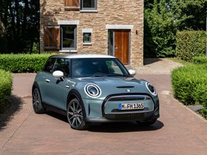 Supporting image for story: Mini’s Multitone Edition adds exclusive touches to Electric hatchback
