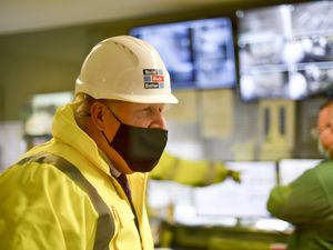 Supporting image for story: Construction staff call for pause in work amid soaring coronavirus cases