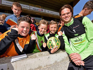 Supporting image for story: Wolves fans meet their heroes in open training session at Molineux