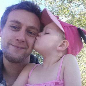 A kiss for brave Tom from his daughter Kelli