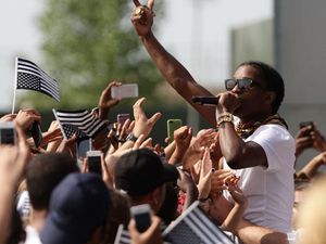 Supporting image for story: Wireless festival sparks criticsm with male-dominated line-up