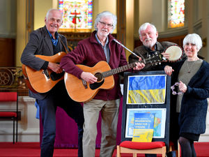 Supporting image for story: Bridgnorth folk club together to sing for Ukraine
