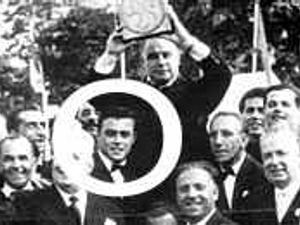 Supporting image for story: Pavarotti at Llangollen 1955-95