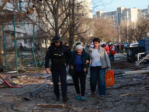 Supporting image for story: Zelensky says Ukraine waiting on US and Russia to set next round of talks