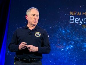 Supporting image for story: Nasa reaches New Horizons with fly-by of icy world four billion miles away