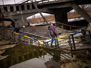 Supporting image for story: Russia batters Ukraine as both sides say they are ready for more talks