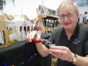 Geoff Meredith of Morgan’s Brew Tea Company in Welshpool pouring a sample of cherry and rhubarb mead with tea at the Winter Fair. 