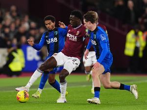 Supporting image for story: West Ham miss opportunity to give survival hopes boost after Bournemouth draw