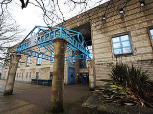 Supporting image for story: Disqualified Bilston driver 'pretended to be asleep after police chase'