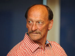 Supporting image for story: Wolves legend Kenny Hibbitt: Void season for sake of OAPs