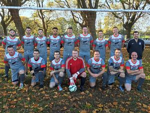 Supporting image for story: Ashley Dicken shines as Lion find their bite in Vase