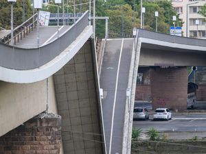 Supporting image for story: Probe after bridge collapses in eastern Germany