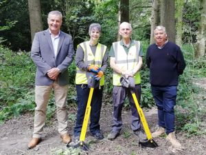 Supporting image for story: Grant brings 'tree poppers' to Apley Woods