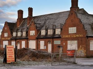 Supporting image for story: Fire pub had demolition plans approved hours before blaze