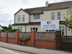 Supporting image for story: Jubilee decorations stolen from outside care home just hours after being set up