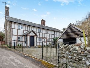 Supporting image for story: Look inside this whimsical 17th century Shropshire cottage on the market for £650,000