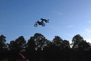 Supporting image for story: Daredevils thrill Shrewsbury park crowd