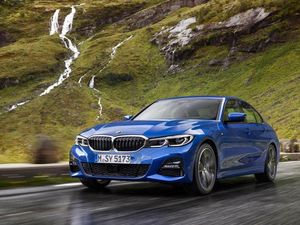 Supporting image for story: BMW showcases all-new 3 Series at Paris Motor Show
