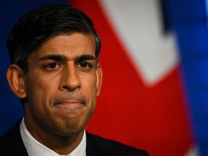 Supporting image for story: Sunak creates dividing line with Labour with net zero slowdown