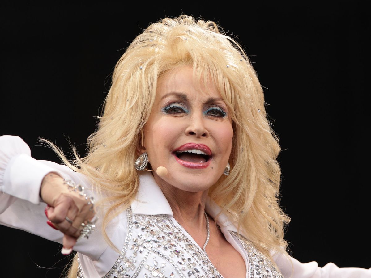 Dolly Parton&rsquo;s sister &lsquo;up all night praying&rsquo; as singer battles health problems
