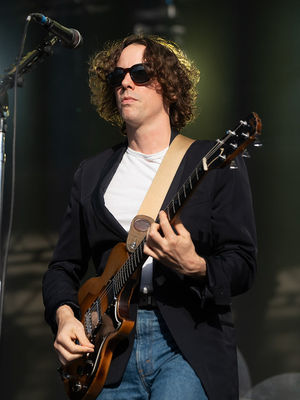 Johnny Borrell was the epitome of cool as he led Razorlight who played the hits