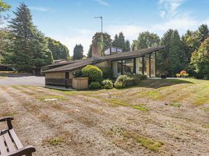 Supporting image for story: Luxury £2m lakeside property now available in prestigious Birmingham enclave