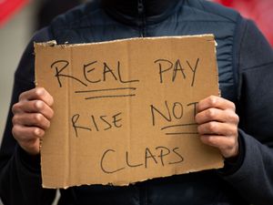 Supporting image for story: RCN attacks confirmation of no bonus for NHS staff in England