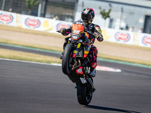 Supporting image for story: Eccleshall's Storm Stacey produces memorable wildcard showing at BMW F900 R Cup