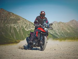 Supporting image for story: Suzuki announces new finance deals for V-twin models