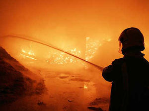Supporting image for story: Factory gutted in huge inferno