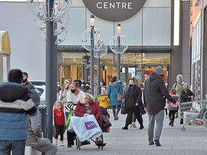 Supporting image for story: Last-minute shops dash before shutters come down