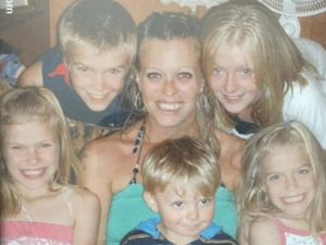 Supporting image for story: 'Glamorous' mum dies at 47 after rare condition forced her to spend years indoors to stop people staring