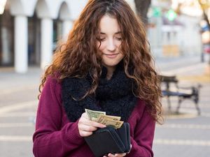 Supporting image for story: Women are more generous than men, new research suggests