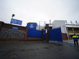 Supporting image for story: Everton invite teenage Australian fan to training ground after derby trip ruined