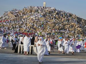 Supporting image for story: Hajj attendance falls to 30-year low excluding Covid-19 pandemic period