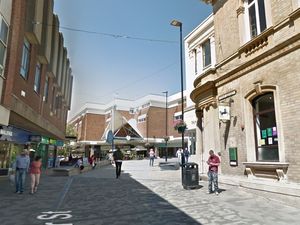 Supporting image for story: Kidderminster bank evacuated after suspicious package found