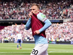 Supporting image for story: Jarrod Bowen salvages point for West Ham against much-changed Tottenham