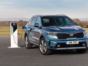 Supporting image for story: Plug-in hybrid Kia Sorento to start from £44,995