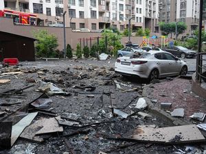 Supporting image for story: Russia launches major aerial attack on Kyiv