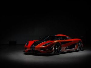 Supporting image for story: Koenigsegg sets new record for world’s fastest production car