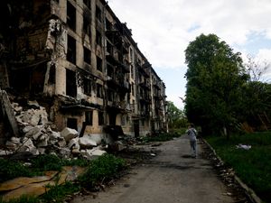 Supporting image for story: Boris Johnson warns Russia is ‘chewing through ground’ in eastern Ukraine